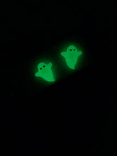 Load image into Gallery viewer, GLOW IN THE DARK studs
